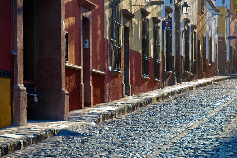 san miguel de allende, calle empedrada